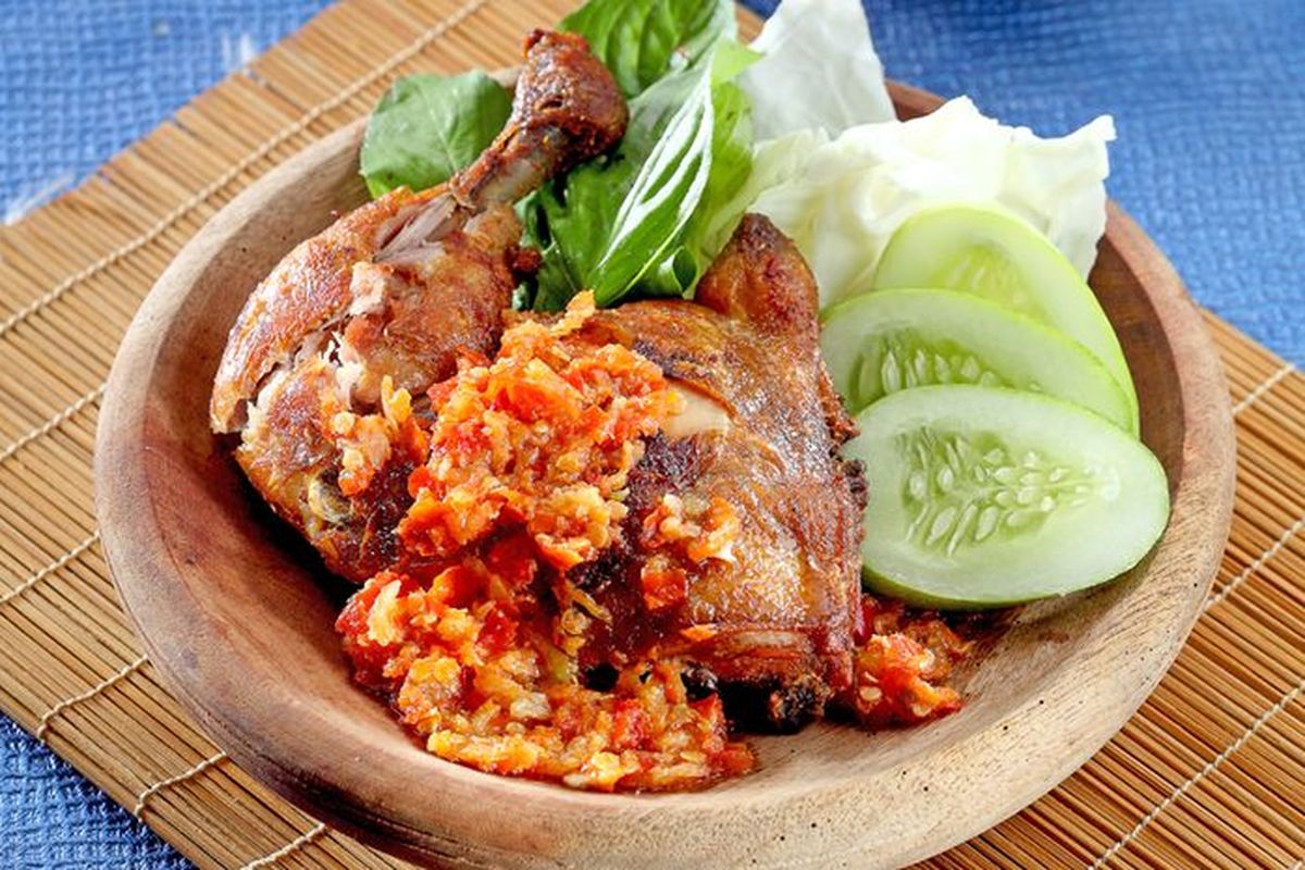 Viral Ayam Penyet Level Neraka, Berani?