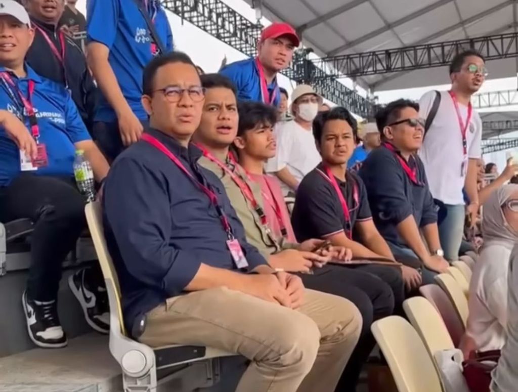 Anies Baswedan di Formula E Jakarta: Gaya Merakyat dengan Duduk di Tribun Murah