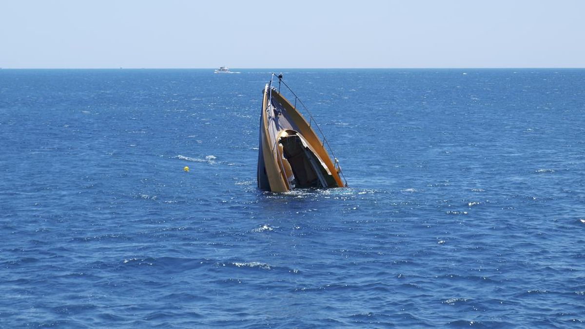 tragedi-laut-di-selat-lombok-feri-tenggelam-empat-tewas-dan-puluhan-masih-hilang